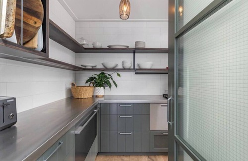 Devonport House | Absolute Waterfront Escape