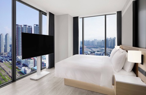 Geumjeong-dong Hotel | AC Hotel by Marriott Seoul Geumjeong
