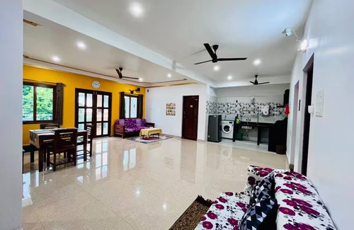 Aldona Bed & Breakfast | AC Room Overlooking Garden in a Villa