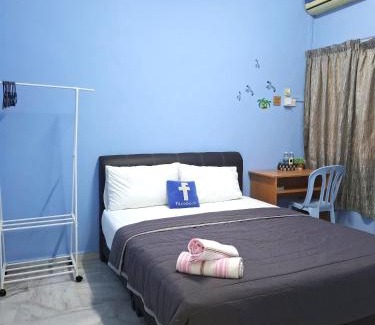 Taman Rapat Damai House | Acacia Guesthouse by ZamanJa