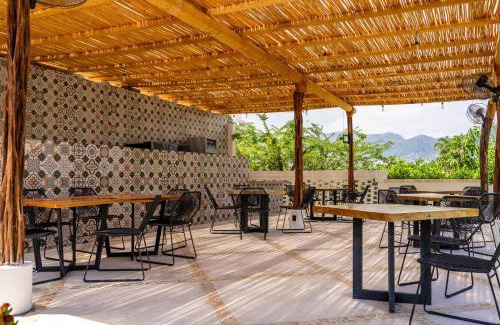 Las Playas Apartment | Acapulco Retreat with Bay Views & Amenities