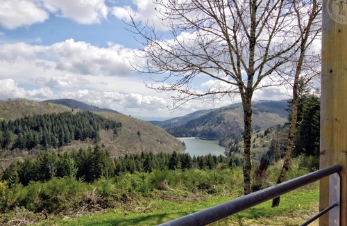 Les Noes Cottage | Accessible Chalet with Terrace & Shared Pool in Scenic Village