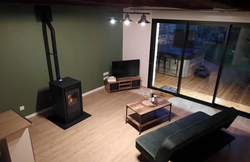 Erbree House | Accommodation with spa under the stars