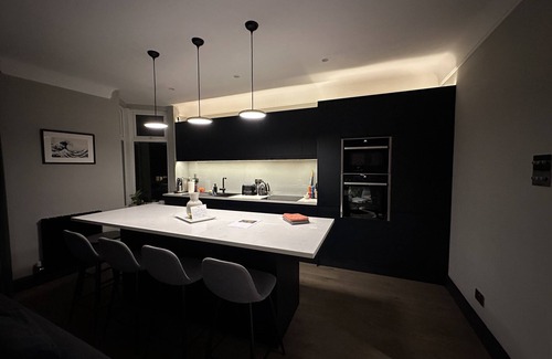 Hillside Apartment | Ace Flat in Wimbledon Village (10 minutes from Wimbledon Tennis!)