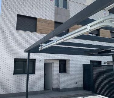 Villa de Vallecas Villa | Acogedora casa en Madrid con piscina privada, jacuzzy y garaje