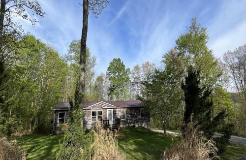 Logan House | Acorn Acres Cabins Buck Run Cottage