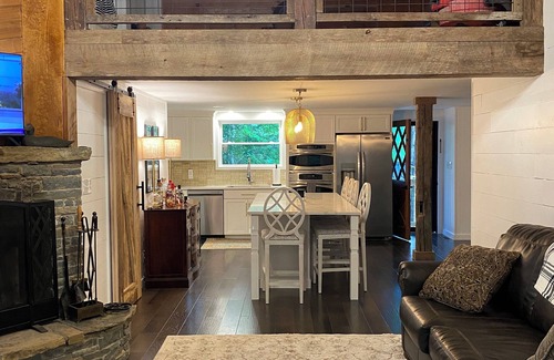 Perry Park Cabin | Acorn Hill -Secluded cabin in the woods by Frankfort, KY close to distilleries!