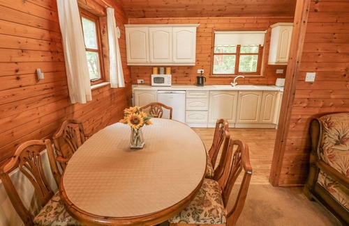 Llanybri Cottage | ACORN LODGE, pet friendly, with a garden in St Clears