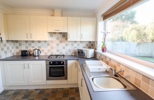 Sandilands Cottage | ACRE VIEW, pet friendly, country holiday cottage in Sutton-On-Sea