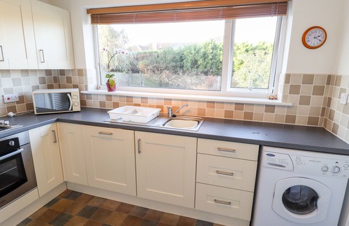 Sandilands Cottage | ACRE VIEW, pet friendly, country holiday cottage in Sutton-On-Sea