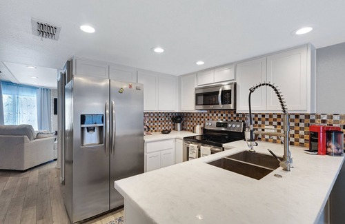 Fountain Hills House | Across the street from the Fountain park area. 2 master suits, hot tub, pool