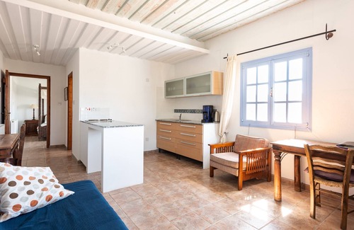 Tochni Bed & Breakfast | Adamos Holiday Apartment (Breakfast included)