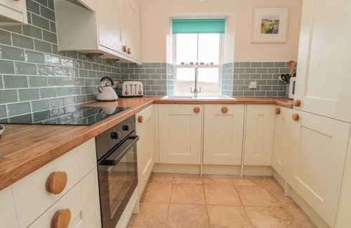 Coldingham Cottage | ADAMS HOUSE, pet friendly, with a garden in Coldingham