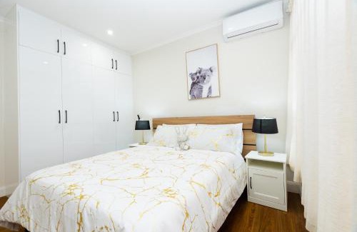 Glen Osmond House | Adelaide Escape and Business-3Bath Full Kitchen Fast Wifi 3TV-for large families and group