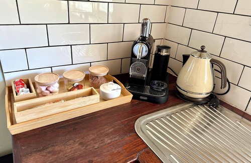 Norton Summit Cottage | Adelaide hills farm stay charming cottage