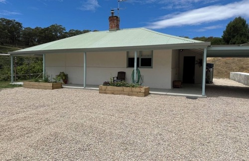 Norton Summit Cottage | Adelaide hills farm stay charming cottage