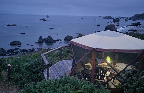 Brookings Cottage | Adele's Oceanside Retreat on Brookings best private beach Kid & Pet friendly!