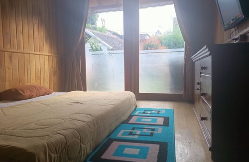 Karamat Wangi House | ADK Papandayan Homestay & Tour