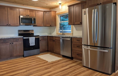 Cranberry Lake Cottage | ADK Waterfront cottage on Cranberry Lake. 🐾💓🛶🎣⛵🌈🚵‍♀️🛤️🫎🍂🦉