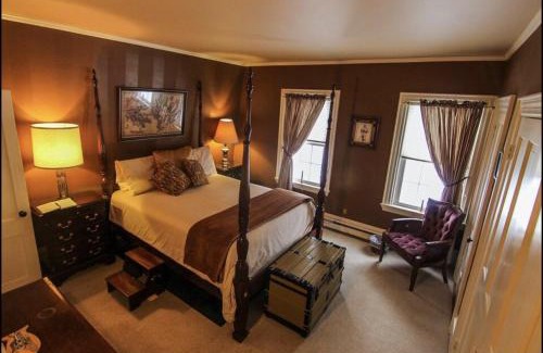 Fryeburg Bed & Breakfast | Admiral Peary Inn