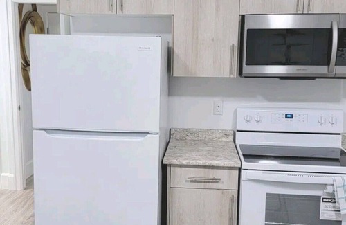 Saskatoon House | Adorable 2 Bd Suite