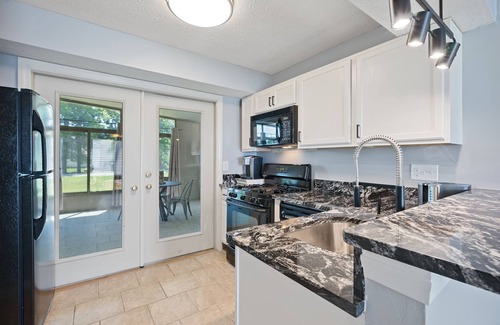 Gahanna House | Adorable 3 bed, 1.5 bath Ranch Home with fenced yard