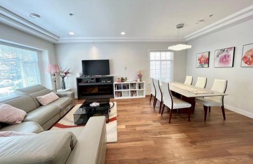 Marpole House | Adorable 4B House-Vancouver West Free Parking