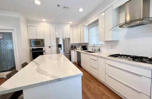 Marpole House | Adorable 4B House-Vancouver West Free Parking