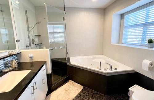 Marpole House | Adorable 4B House-Vancouver West Free Parking
