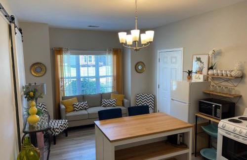 Dallas Apartment | Adorable Apt with Access to Pool and Tennis Courts