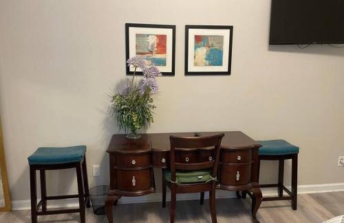 Dallas Apartment | Adorable Apt with Access to Pool and Tennis Courts