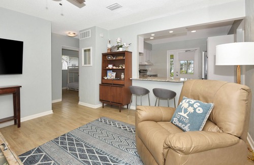 Glenwood House | Adorable Beach Bungalow just Steps from the BEACH!