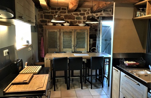 Firmi House | Adorable character house for 8/9 people with no neighbors.