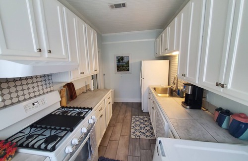 Canton House | Adorable cottage nestled in Canton historic district