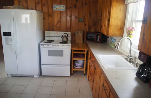 Eastward Look House | Adorable Cottage, short walk to Beach Weekly and Monthly offering until May 2026