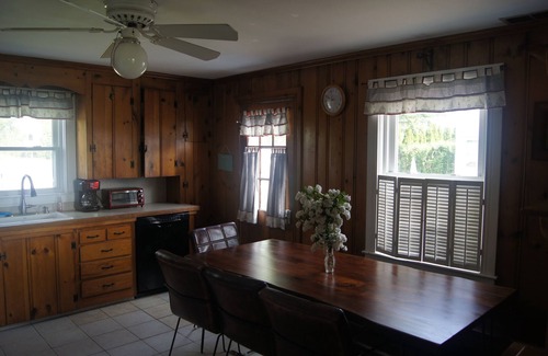 Eastward Look House | Adorable Cottage, short walk to Beach Weekly and Monthly offering until May 2026