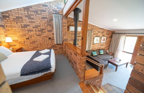 Bethany House | Adorable Lodge 2 Blickinstal Retreat