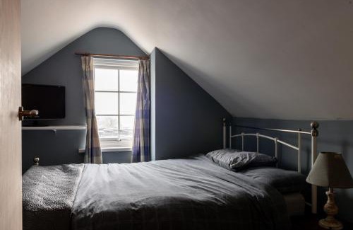 Heathfield House | Adorable quirky country cottage