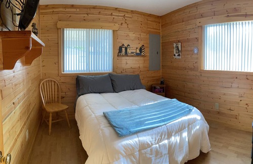 Hastings Cottage | Adorable Thornapple Lake Cottage on Channel