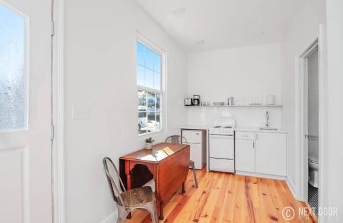 Treme House | Adorable Treme Nook- Renovated Private Apartment