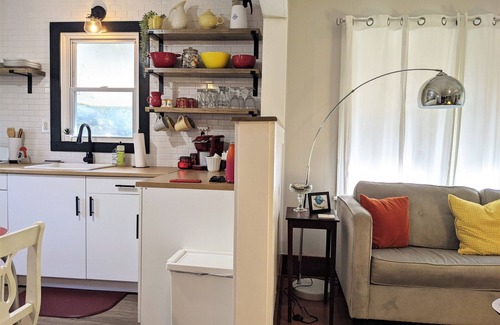 Kitty Hawk Cottage | Adorable vintage cottage CENTRAL LOCATION Dog friendly and 7 night discount