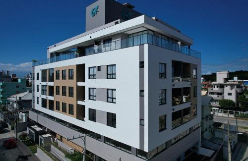 Centro Apartment | Adra 102 - Apartamento no centro de Bombinhas - Finamente mobiliado e decorado - Rooftop com piscina e academia - À poucos metros da praia