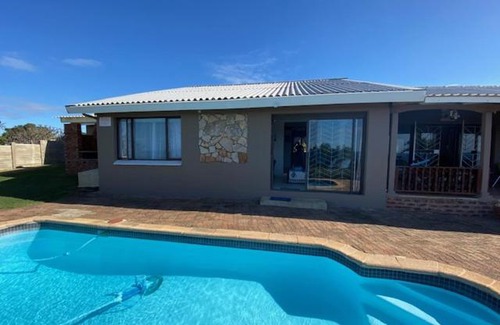 Shelly Beach Apartment | Adret Holiday Units