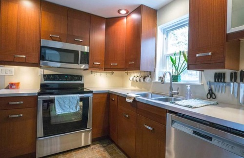 Berwyn House | Adventure Doggie's K9 Cottage @ Berwyn MainLine - No Pet Fees