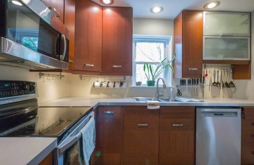 Berwyn House | Adventure Doggie's K9 Cottage @ Berwyn MainLine - No Pet Fees