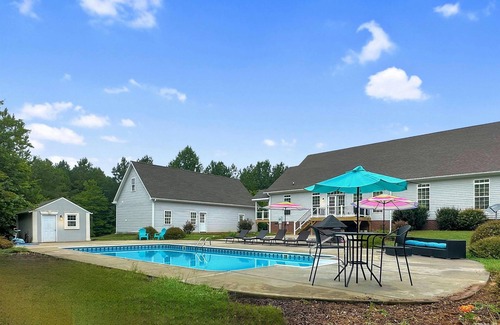 Lemon Springs House | Adventure with 23 ac property Home