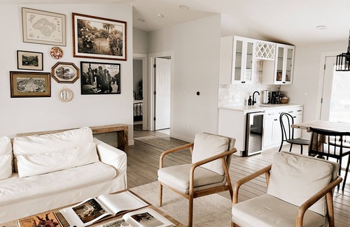 Troy House | Aesthetic ranch style home with modern furnishings