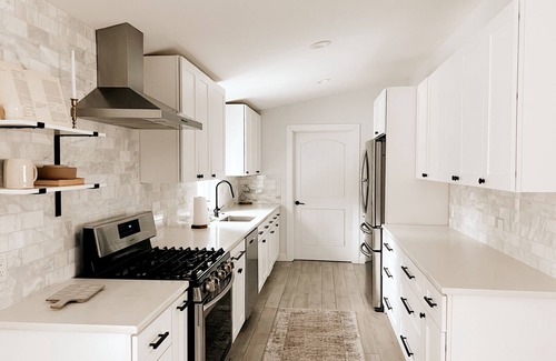 Troy House | Aesthetic ranch style home with modern furnishings