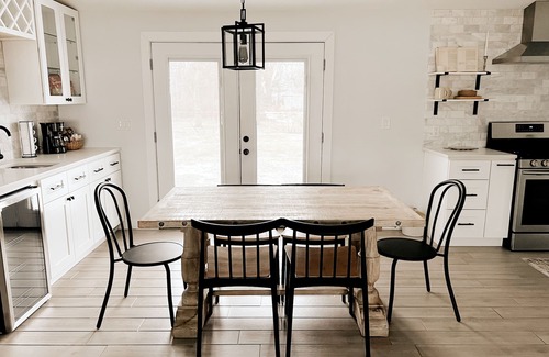 Troy House | Aesthetic ranch style home with modern furnishings