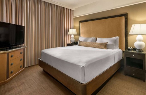 Gainey Village Villas Hotel | Affordability Meets Comfort! Short Drive to Musical Instrument Museum, w/Pool!